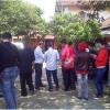 Tampak sejumlah warga berkumpul didepan kantor Panwaslu Kuningan.